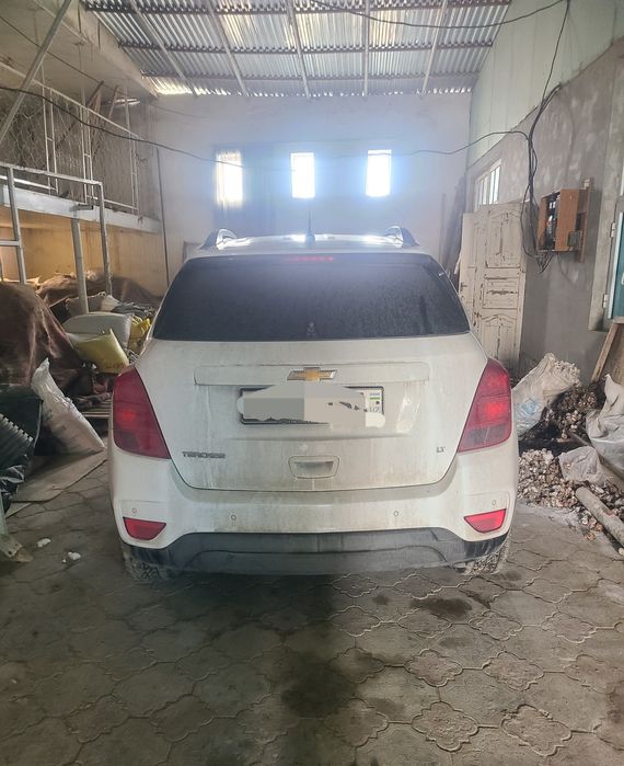 Treker 1 sotiladi kraska toza