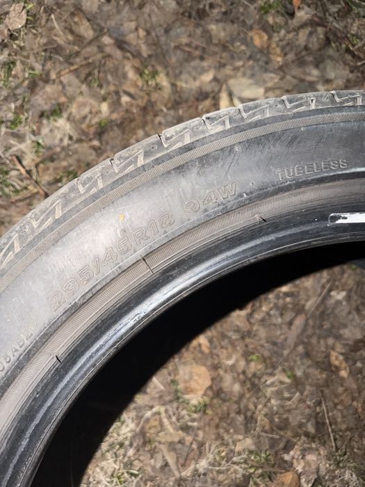 Продам комплект шин 235/45/18 Bridgestone