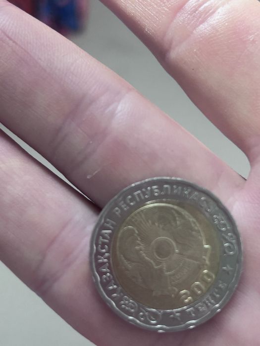 Продам манету 200тг