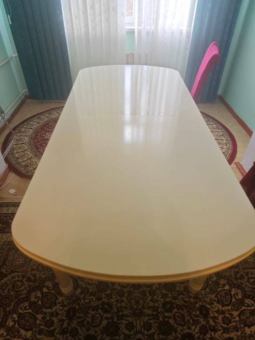 Стол и стулья для зала