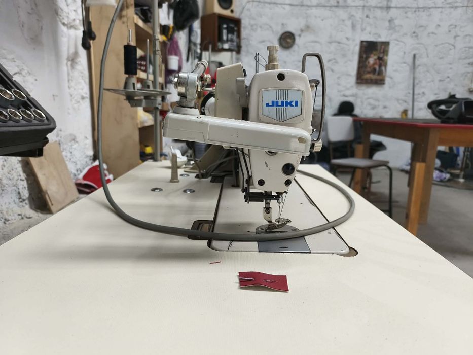 Професионална едноиглова права шевна машина Juki