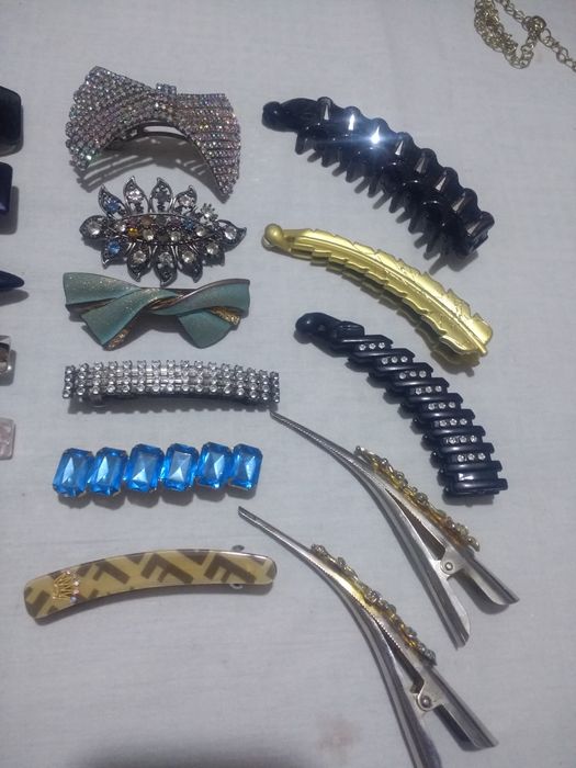 Разные заколки  и зажимы