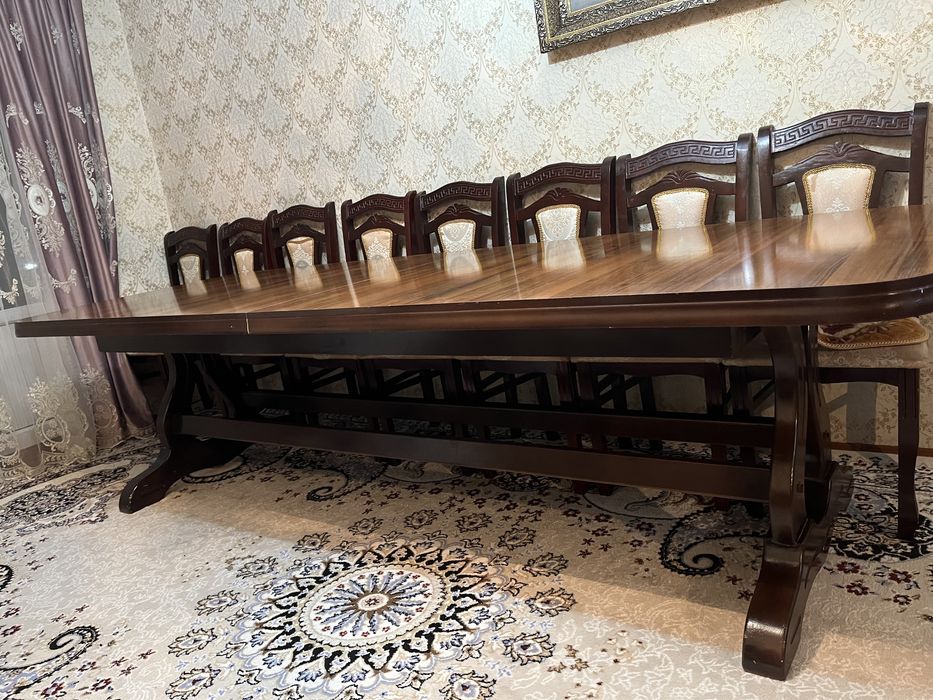 Стол для гостиной