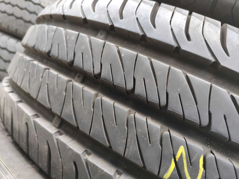 2бр Летни гуми за БУС 205 65 15 С - Uniroyal