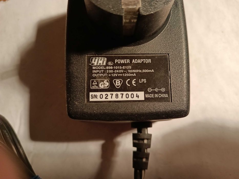 Продам адаптер питания  12V--1250mA.