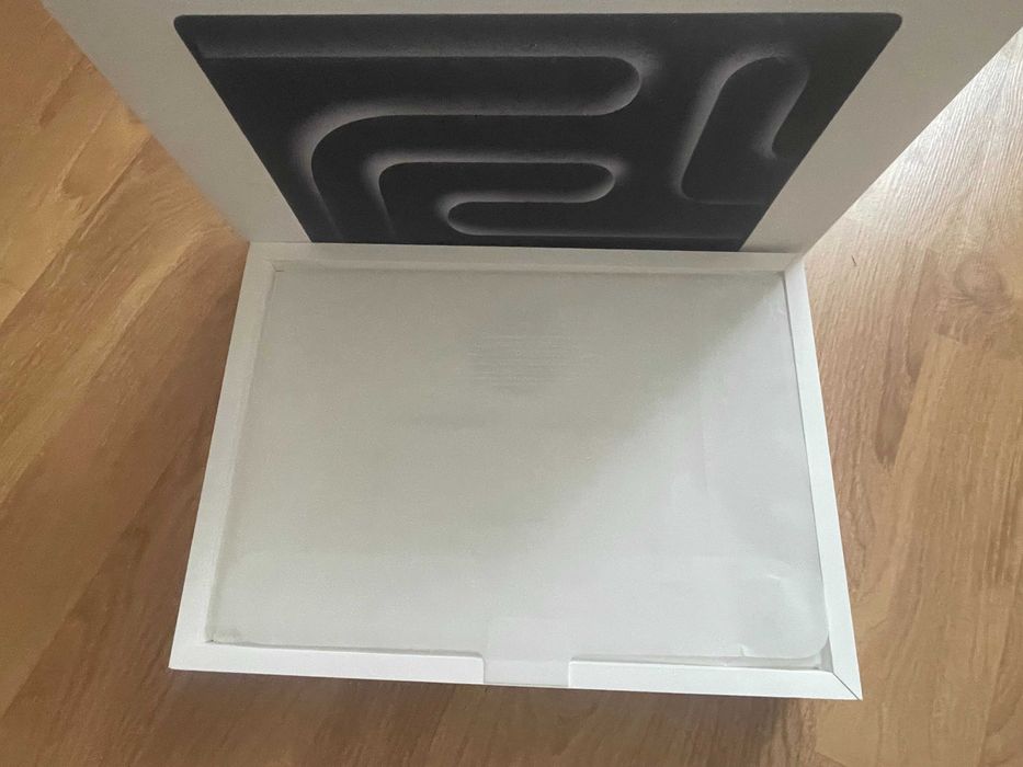 Cutie originală  MacBook Pro 16-inch