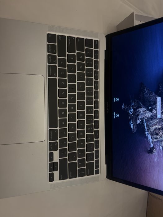 Macbook Retina 13 , 2020