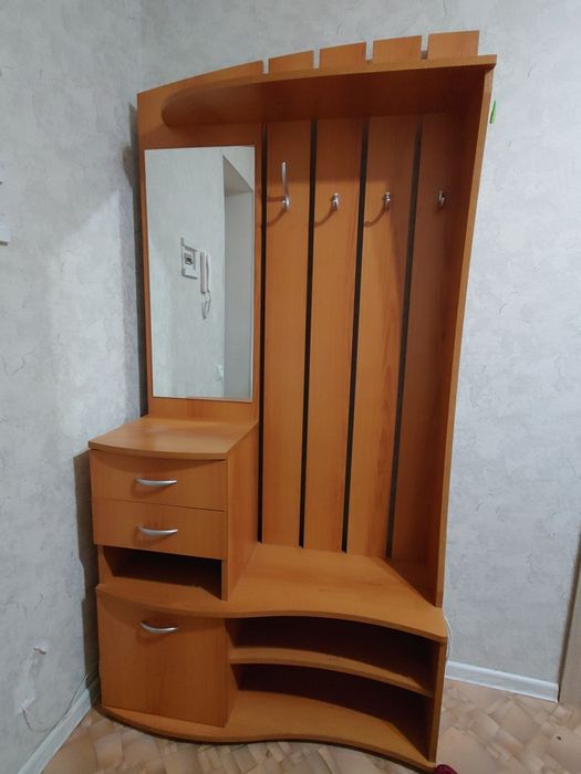 Шкаф в прихожую стол табуретки