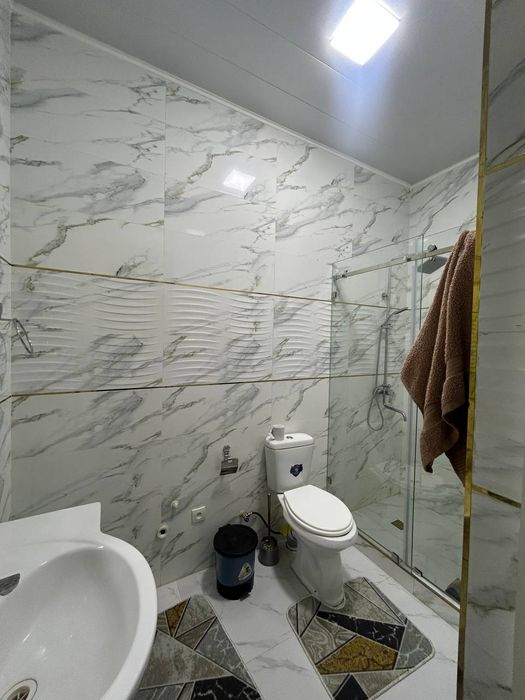 Ассалому алекум таййор кириб яшайдиган  3 етажли евро ремонтли катедж