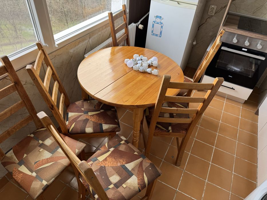 Маса с 6 стола разтягаща