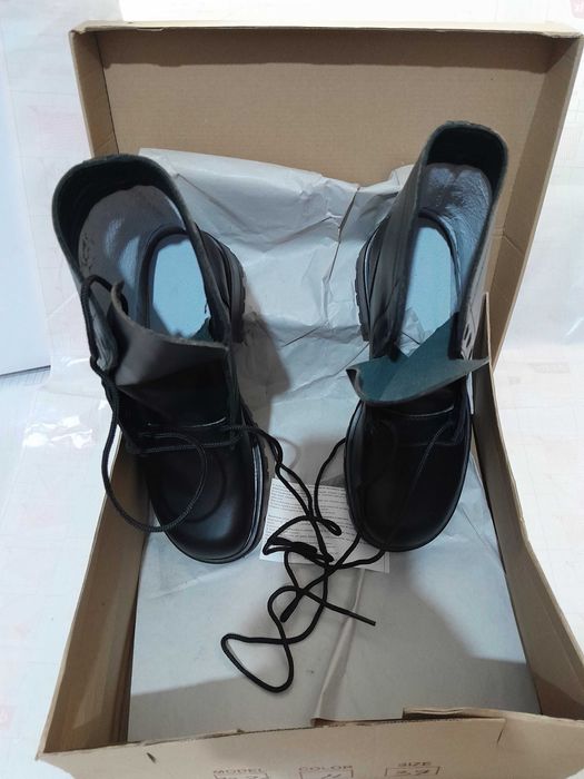 Bocanci noi in cutie din piele masura 37