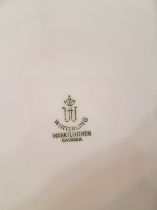 Farfurii ornament ; cuțit argint , paletă argint cu maner sidef