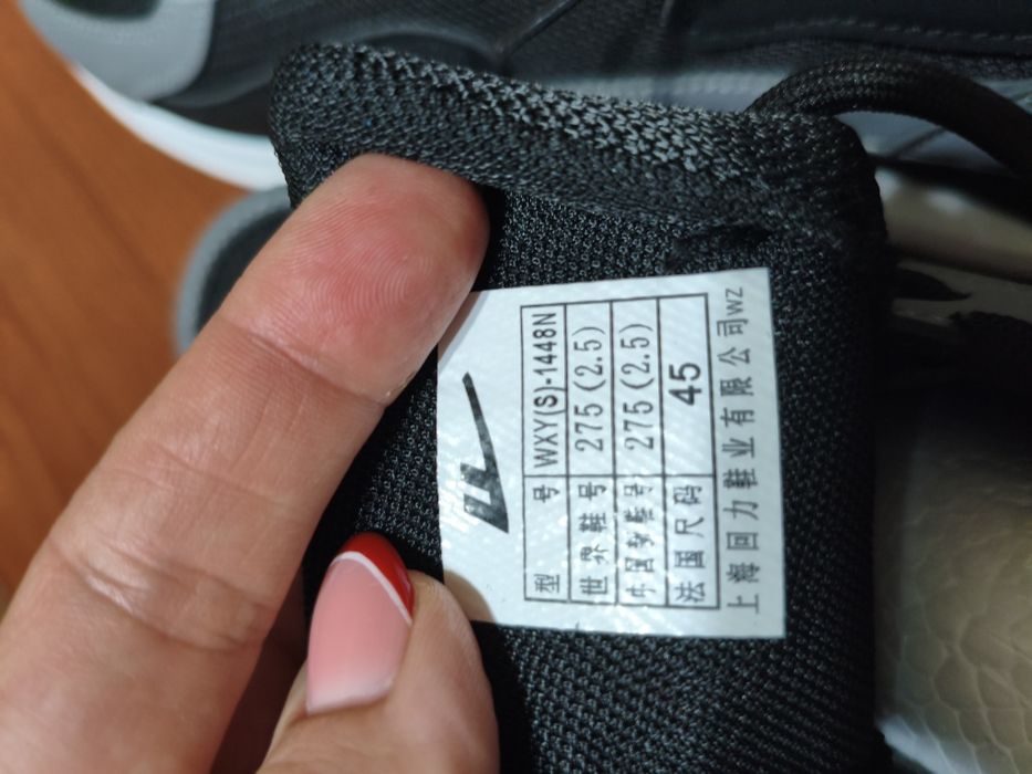 Продам мужские кроссовки