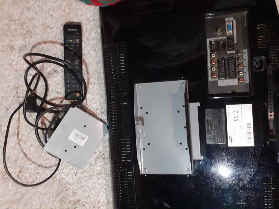 Lcd Samsung model le23r82b și suport de perete