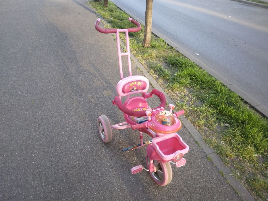 Vând tricicleta copii