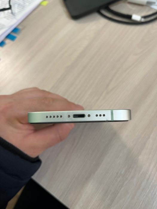 Продам Айфон 12 в отличном состояний