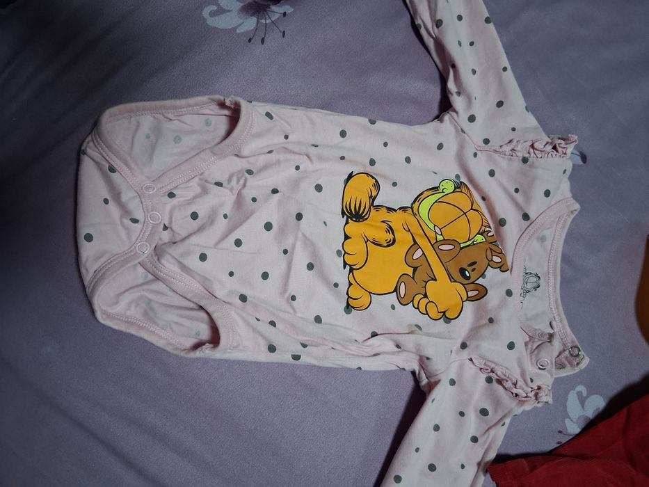 Hainute fetiță  in stare foarte buna