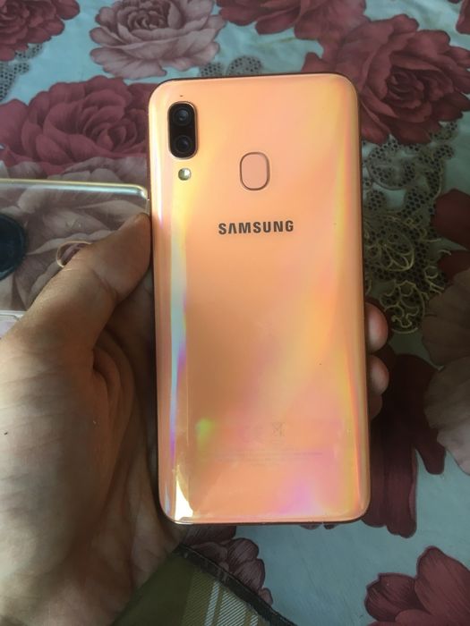 Samsung a40 sotiladi