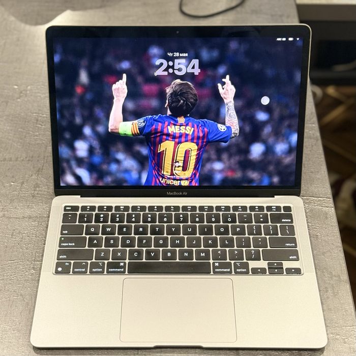 Apple MacBook Air M1 (2020) — почти как новый