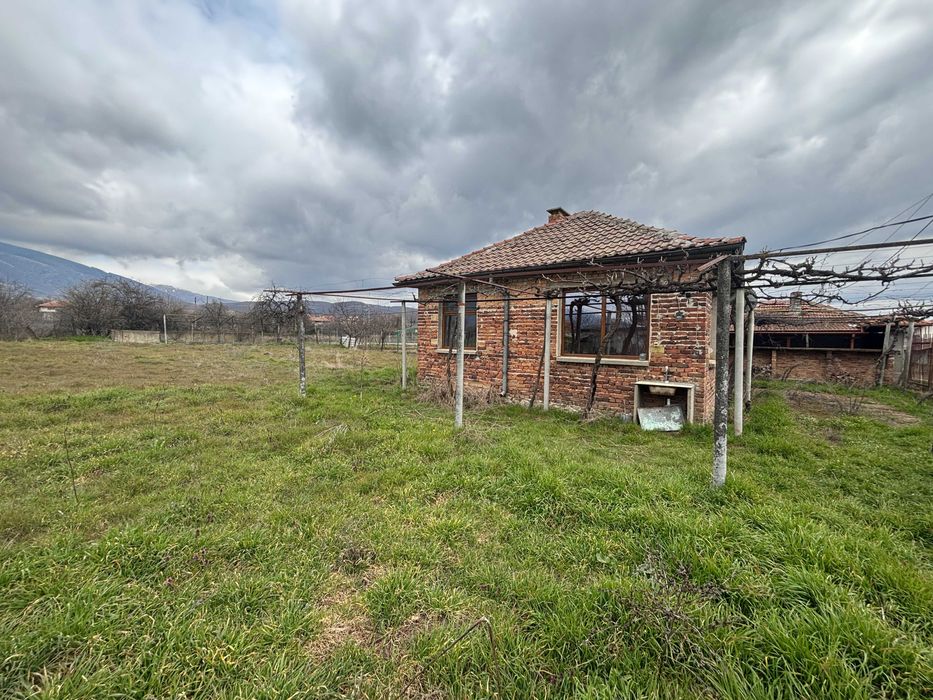 КЪЩА с ГОЛЯМ ДВОР в с. Васил Левски