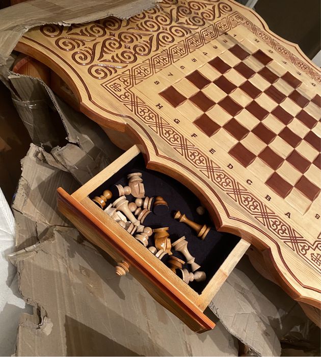 Продам НОВЫЙ шахматный стол