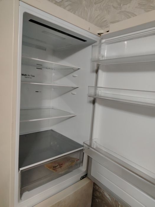 Холодильник новый хороший