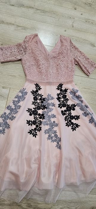 Продаю платье новое,