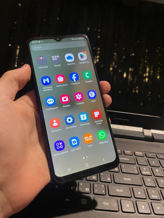 Ноутбук и телефон