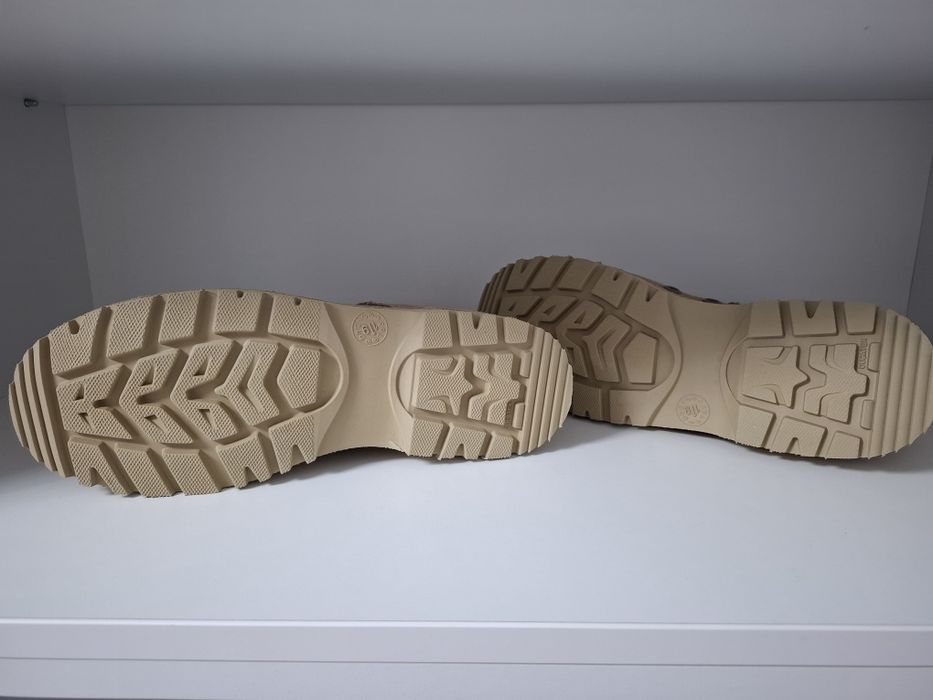 Bocanci militari vara