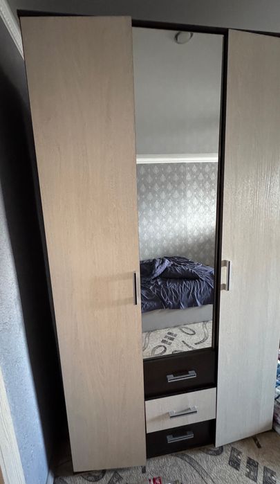 продам  шкафы и тумбы срочно