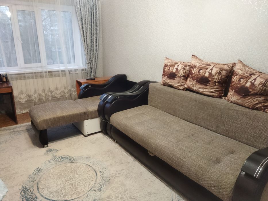 Диван двойка ,стол книжка