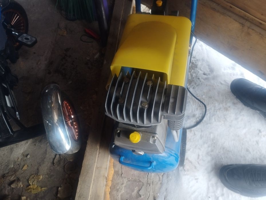 Продам компрессор на 50л