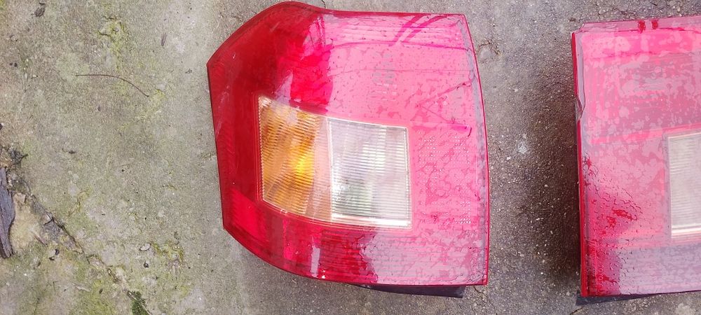 Фарове и стопове за тойота Корола 2004 г 50 лв