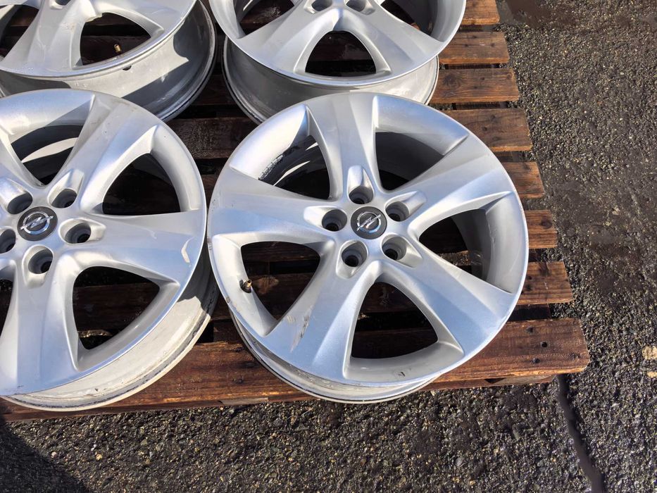 17 цола 5 х 105 мм Опел / Шевролет - 7 Инча / ЕТ 42 - Като нови !