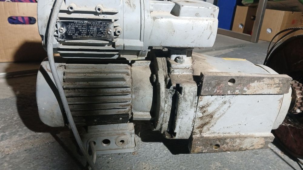 De vânzare  motor cu reductor.