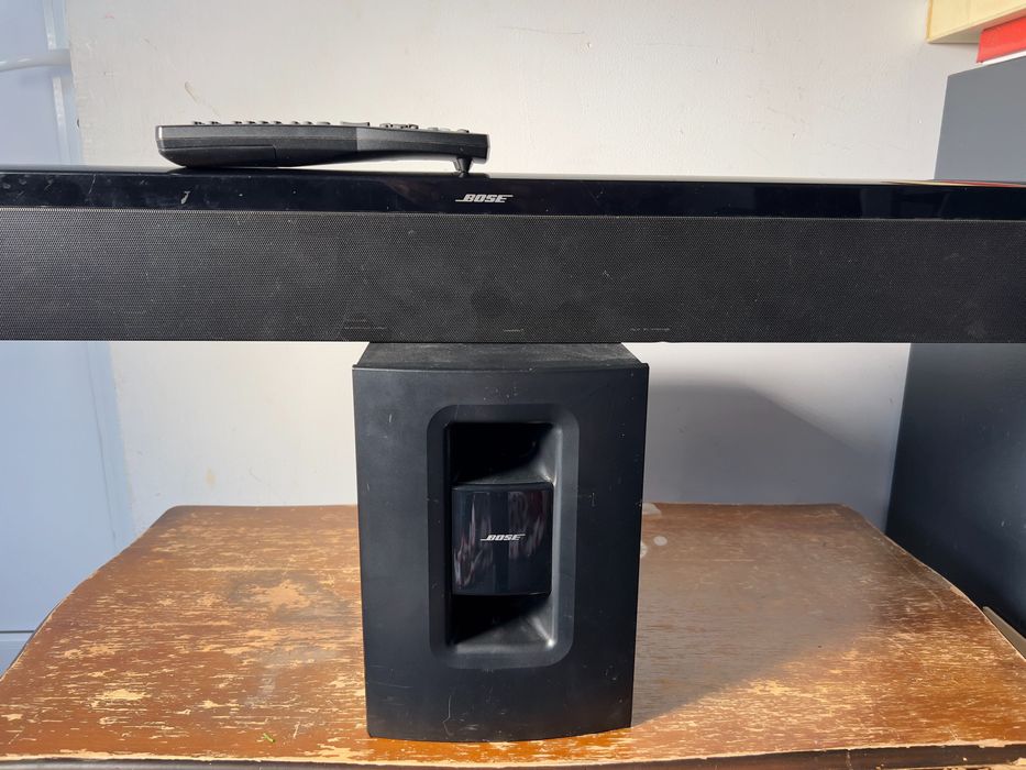 Bose soundbar cu bass si telecomanda