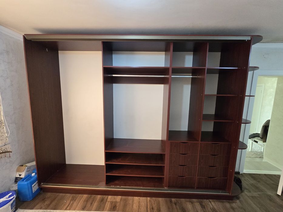 Срочно Шкаф купе продам