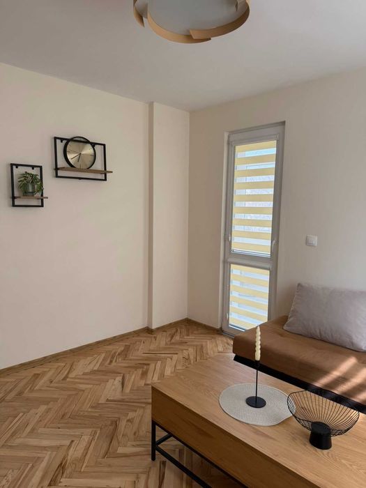 2-стаен апартамент, Широк център