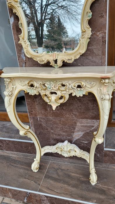 Конзолна маса. Внос от Италия