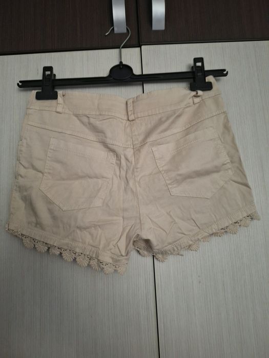 Pantaloni scurți cu dantelă