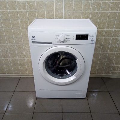 Стиральная машина Electrolux продам срочно