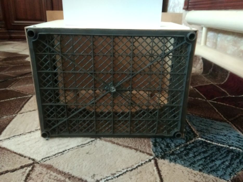 Gnizdoplast kaptarlar va yapon tovuqlarga  uylari