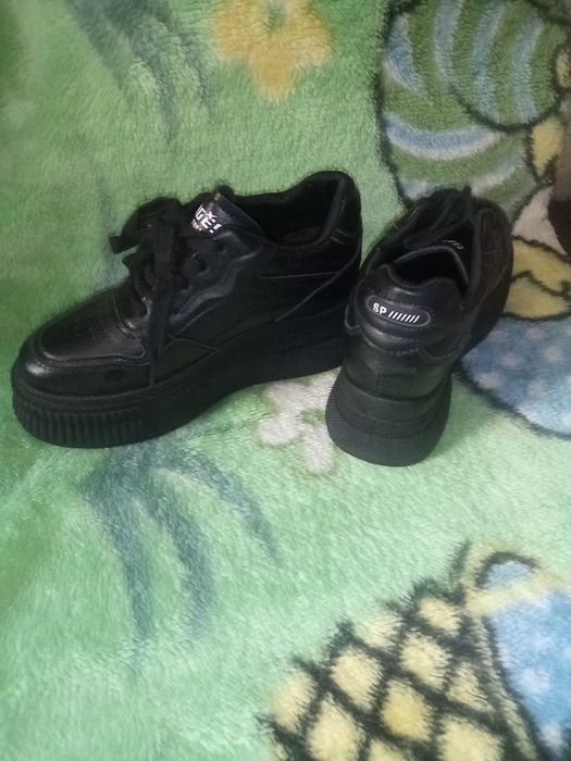 Adidași negri Nr 37 noi