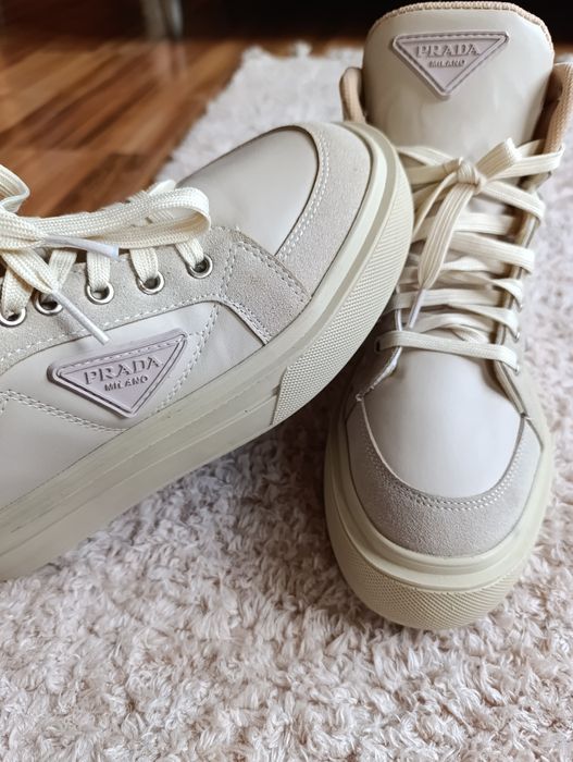 Продавам Боти Prada