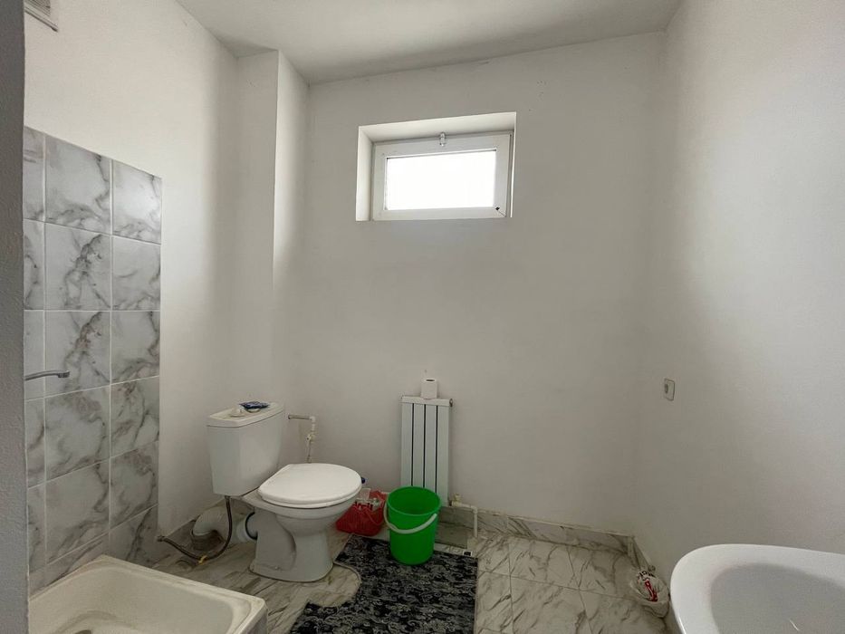 Motrid 2 etaj 2 xonali sotiladi