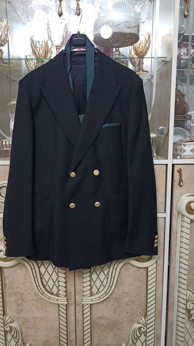 Костюм тройка в отличном состоянии