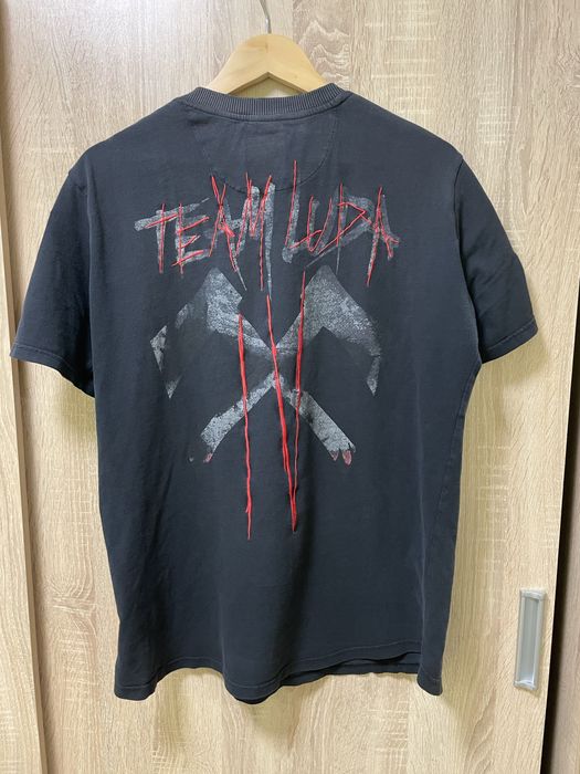 Продавам дрехи на Luda