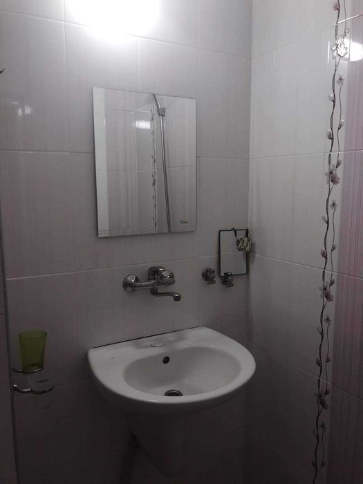 Дава се под наем Двустаен апартамент в Бургас, Славейков - 60 кв.м за 170 € - Снимка #1