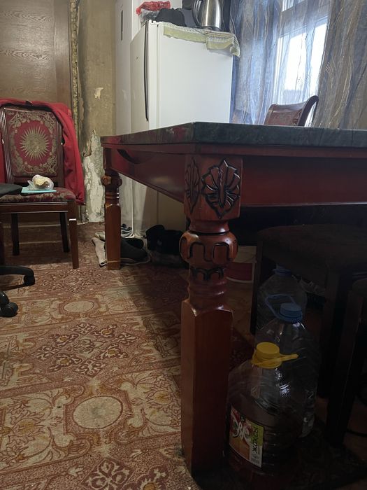 Продаю стол и стулья