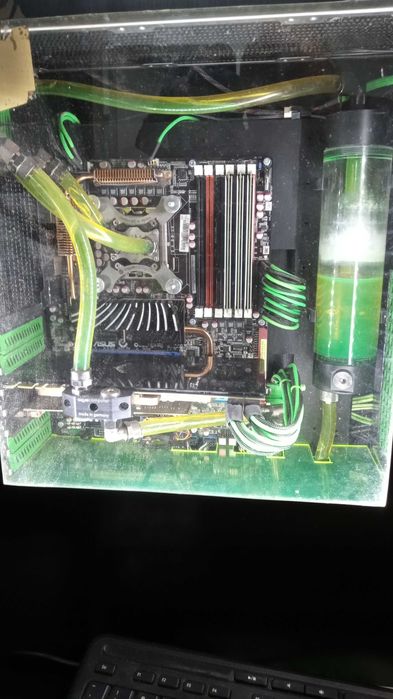 Продавам гейминг компютърна конфигурация i7